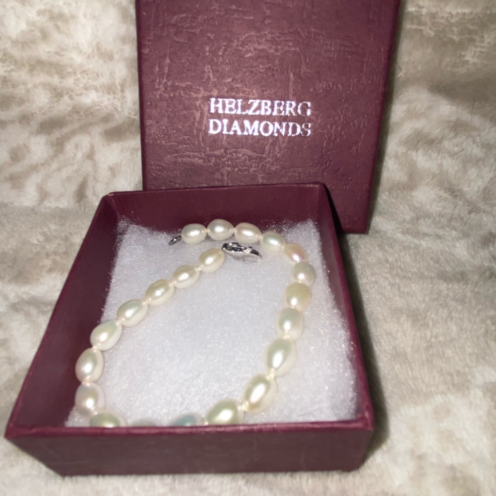 Helzberg diamond pearl bracelet